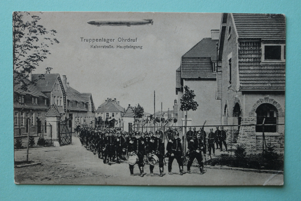 Ansichtskarte AK Truppenlager Ohrdruf 1905-1915 Kaiserstraße Haupteingang soldaten Pickelhaube Zeppelin Ortsansicht Architektur Thüringen